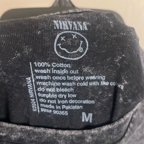 ✨Nirvana Washed Black Yellow Smiley Logo Graphic Design Sz Medium T-Shirt✨ - Picture 4 of 5